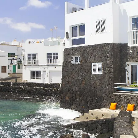 Pebbles Sea Front Apartamento *