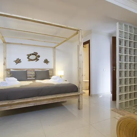 Pebbles Sea Front Apartamento *