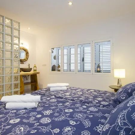 Pebbles Sea Front Apartamento *